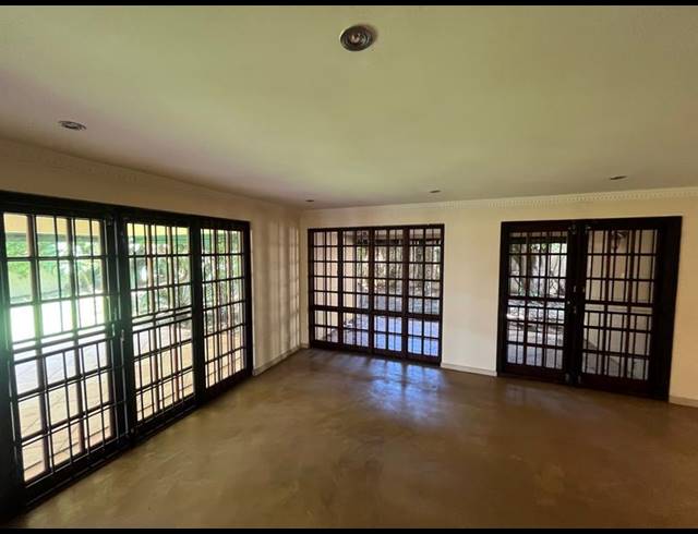 5 BEDROOM HOUSE FOR SALE IN WATERKLOOF HEIGHTS